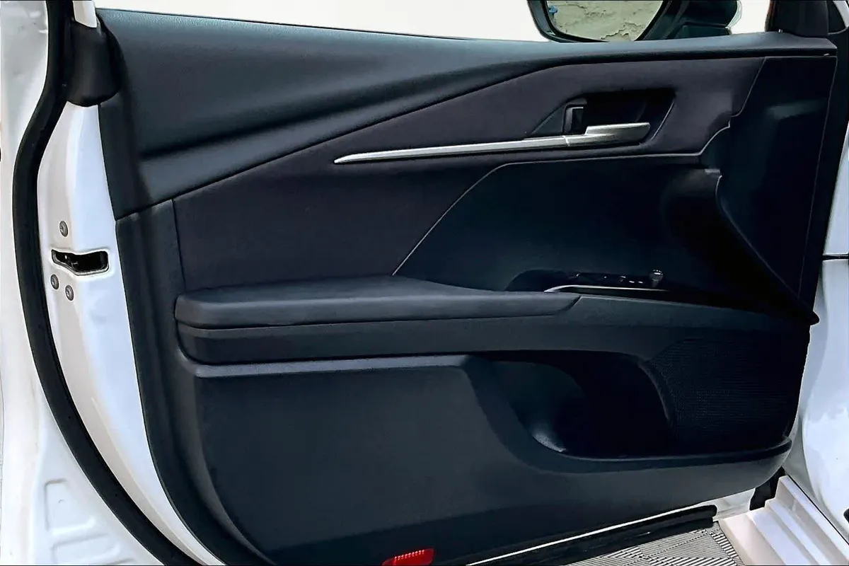 2025 Toyota Camry LE thumbnail 22