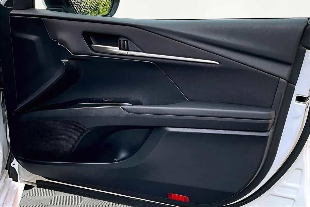 2025 Toyota Camry LE thumbnail 23