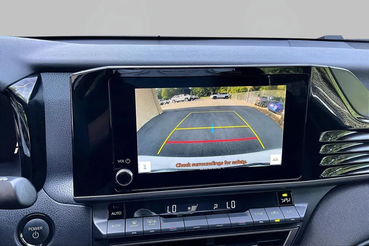 2025 Toyota Camry LE thumbnail 27
