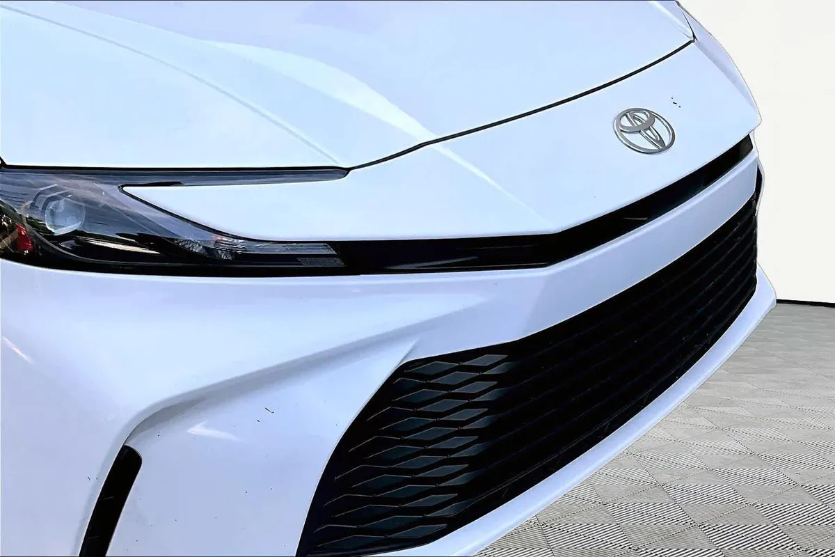 2025 Toyota Camry LE thumbnail 30