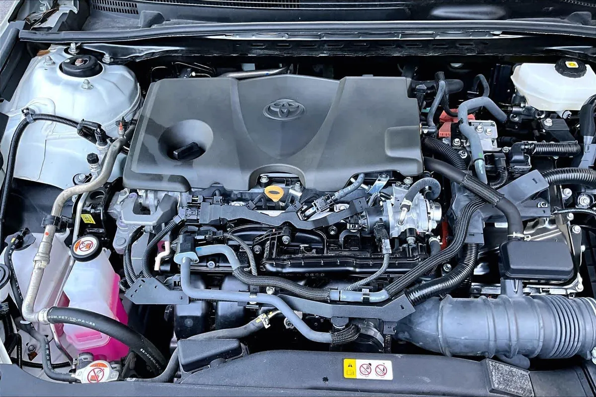 2025 Toyota Camry LE thumbnail 32
