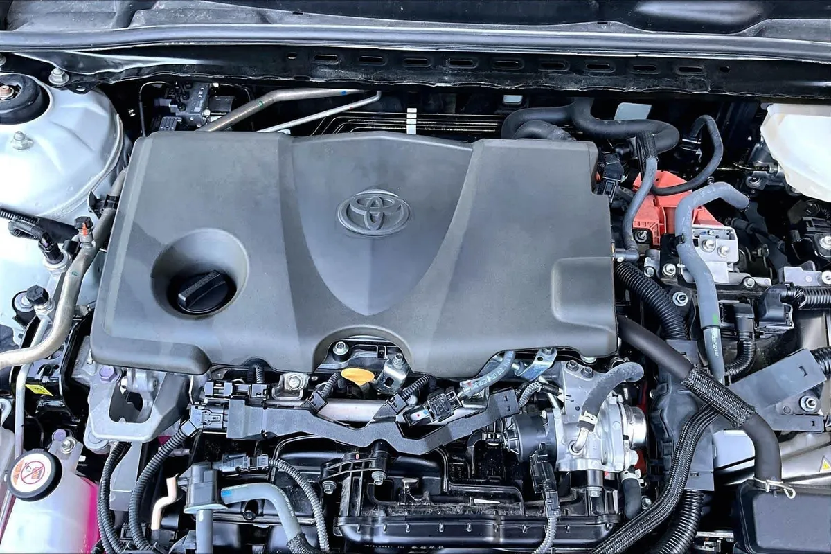 2025 Toyota Camry LE thumbnail 33