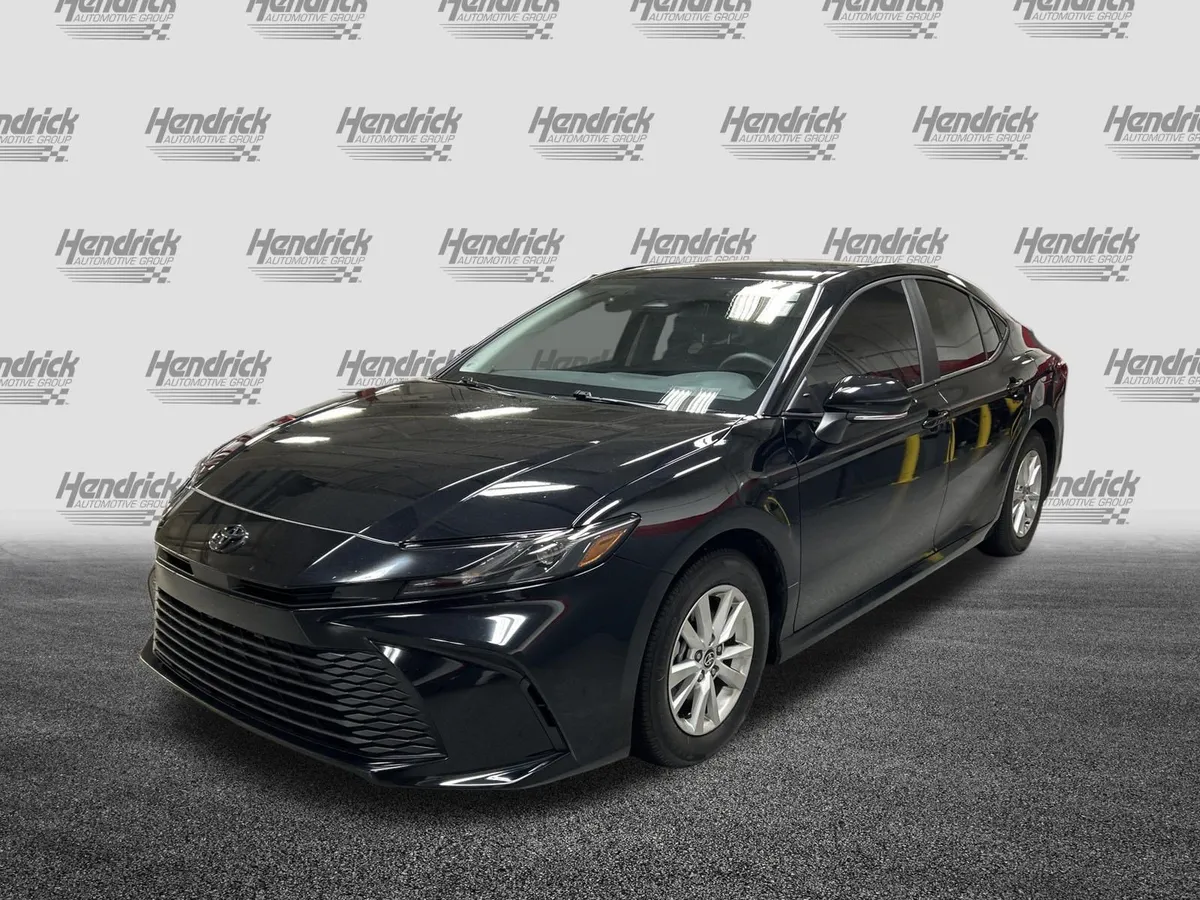 2025 Toyota Camry LE thumbnail 5
