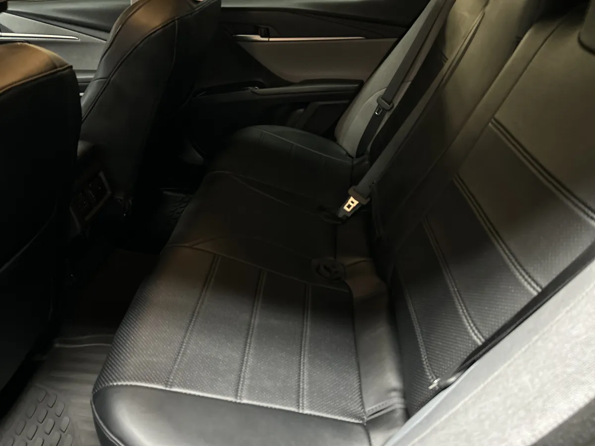 2025 Toyota Camry LE thumbnail 7