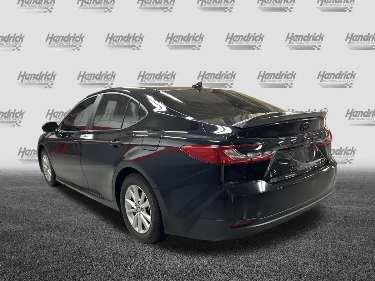 2025 Toyota Camry LE thumbnail 9