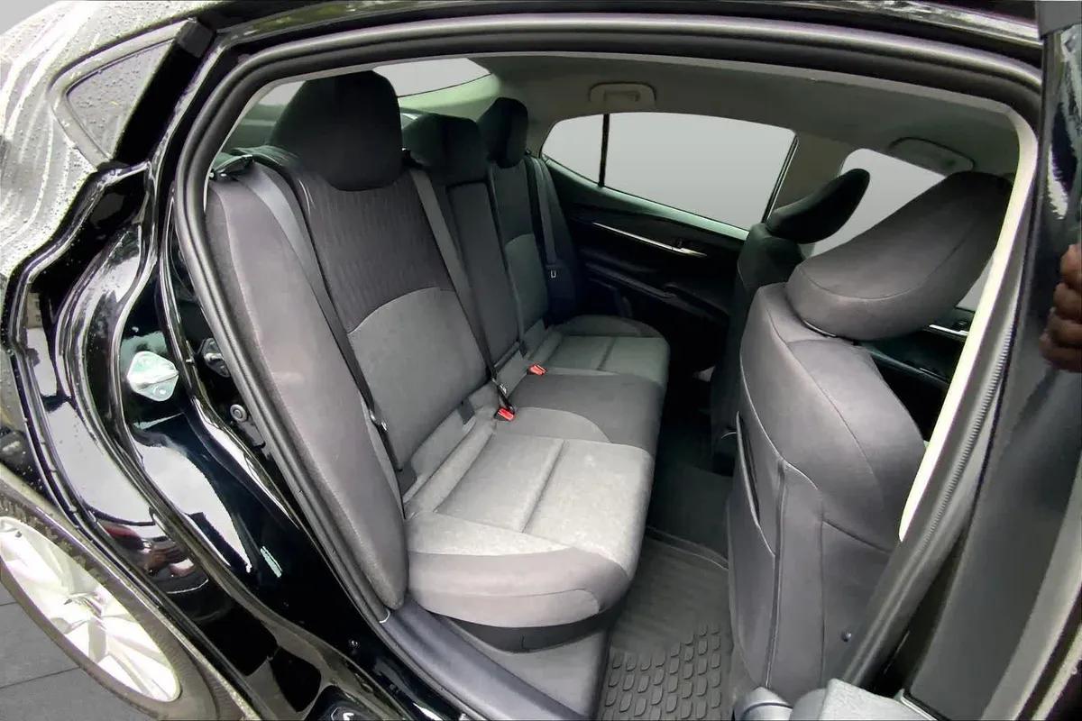 2025 Toyota Camry LE thumbnail 19