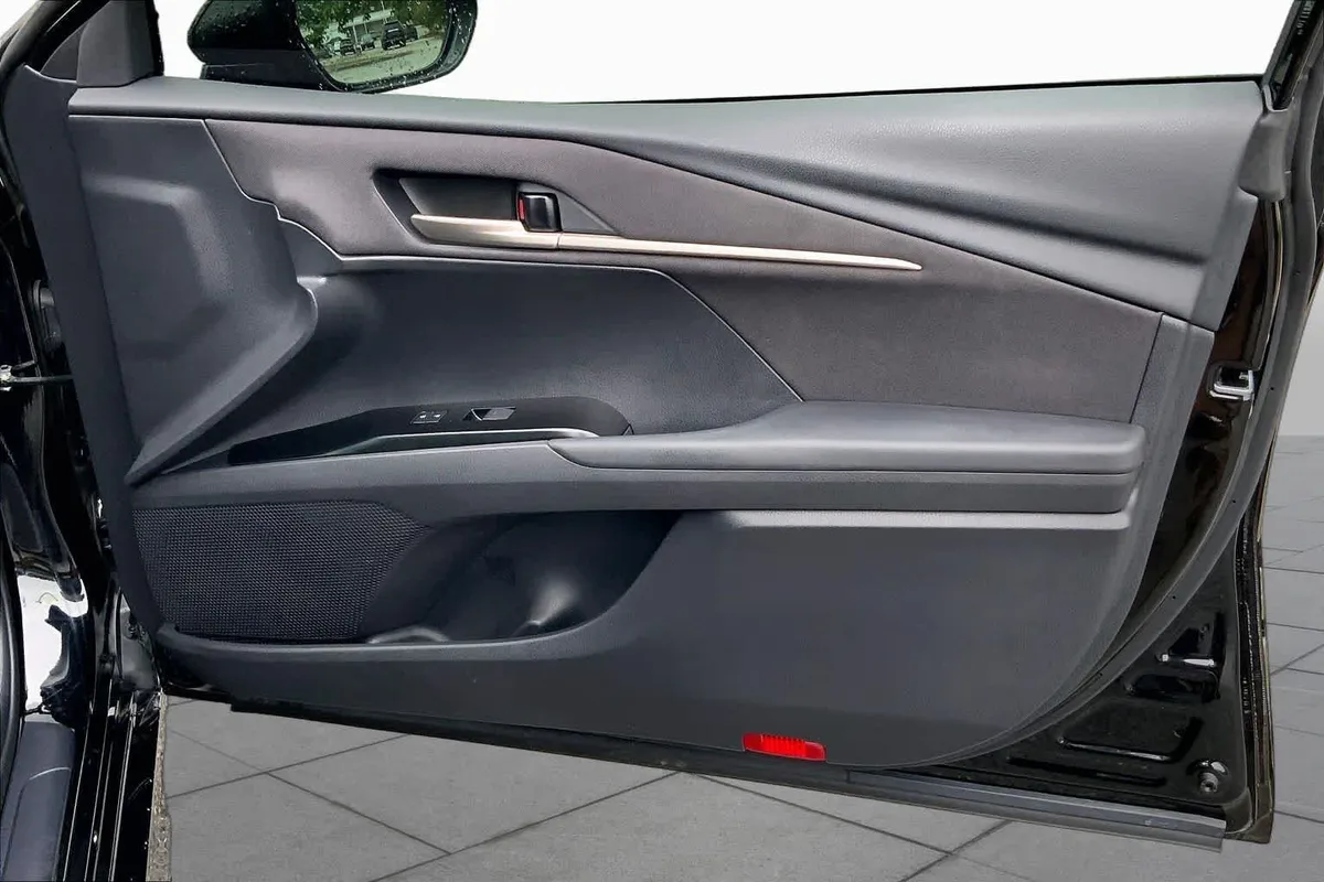 2025 Toyota Camry LE thumbnail 22