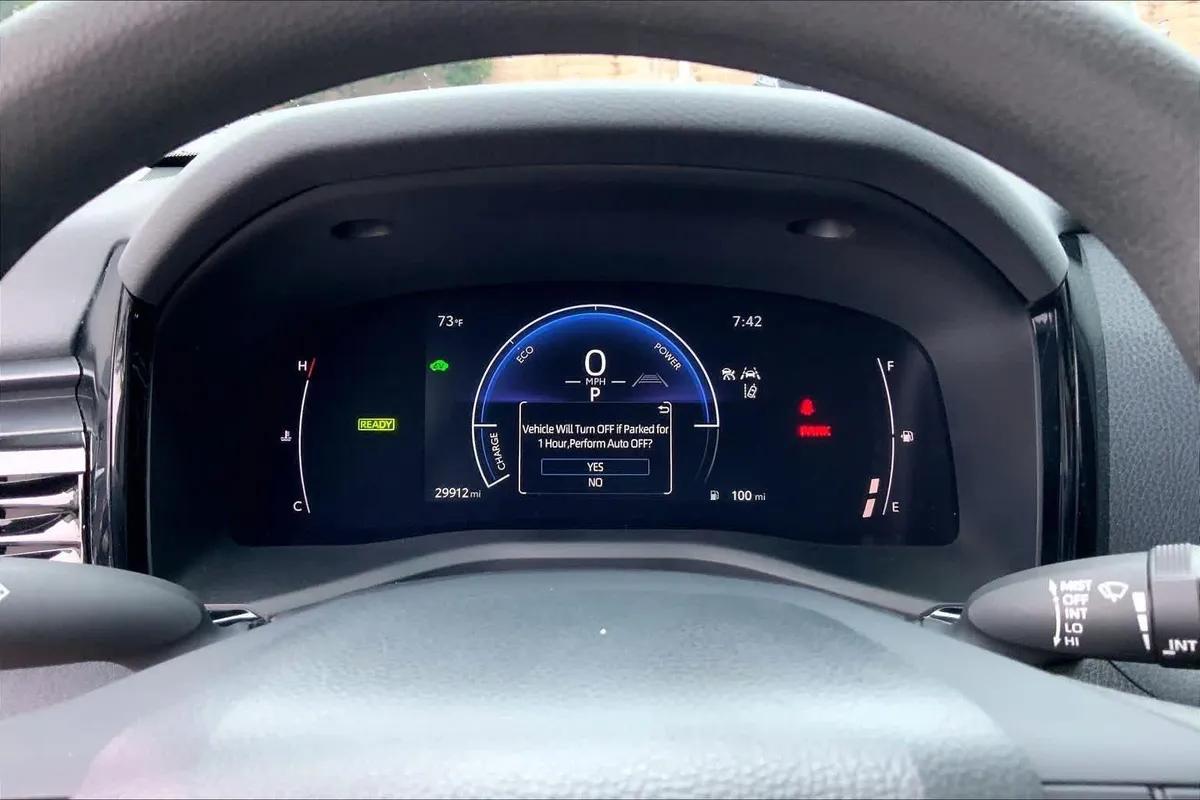 2025 Toyota Camry LE thumbnail 25