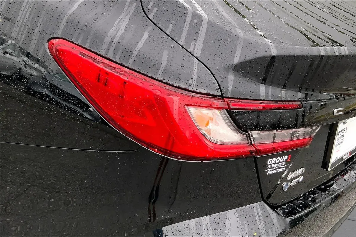 2025 Toyota Camry LE thumbnail 27