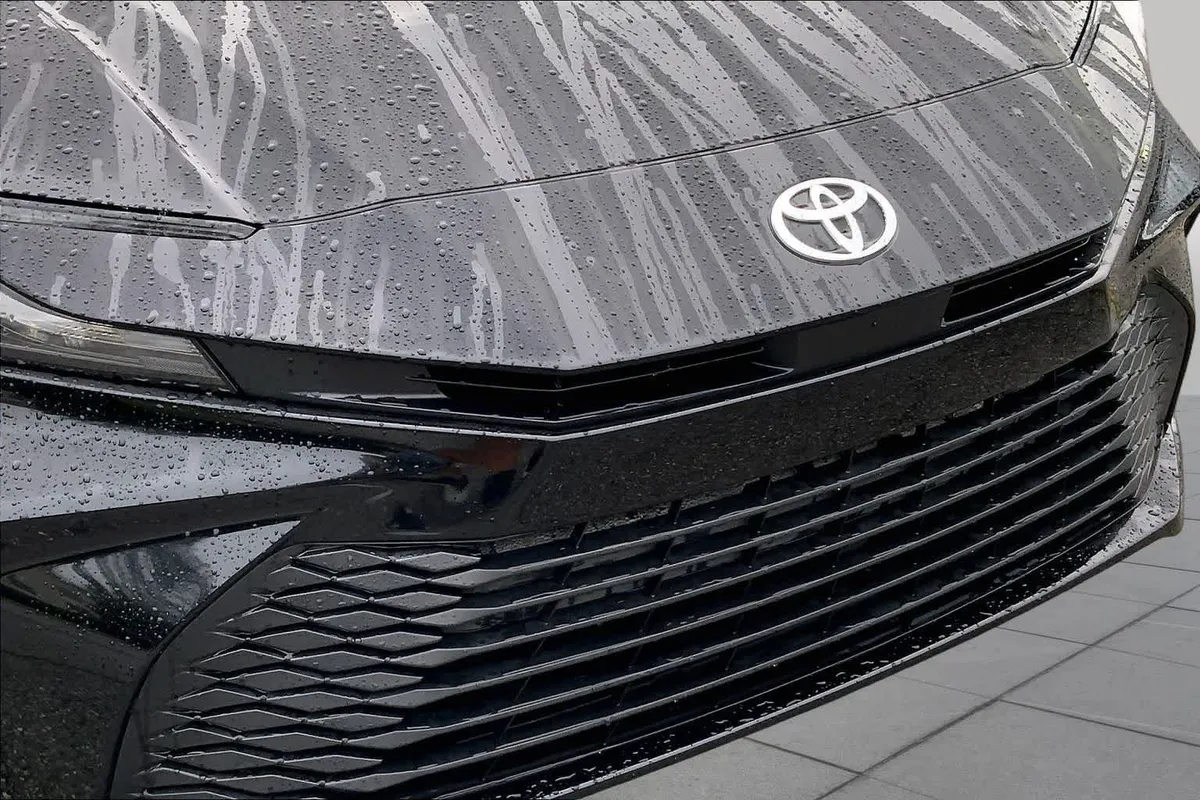 2025 Toyota Camry LE thumbnail 29