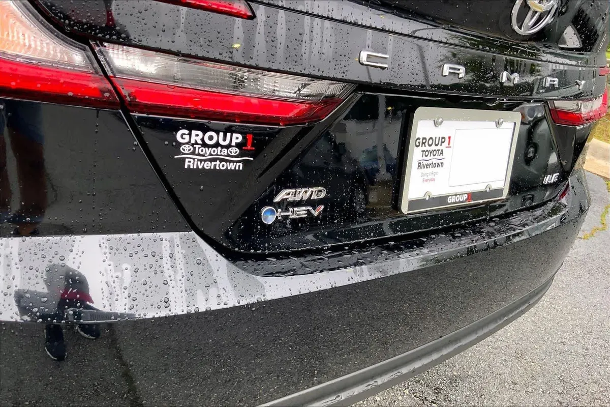 2025 Toyota Camry LE thumbnail 30