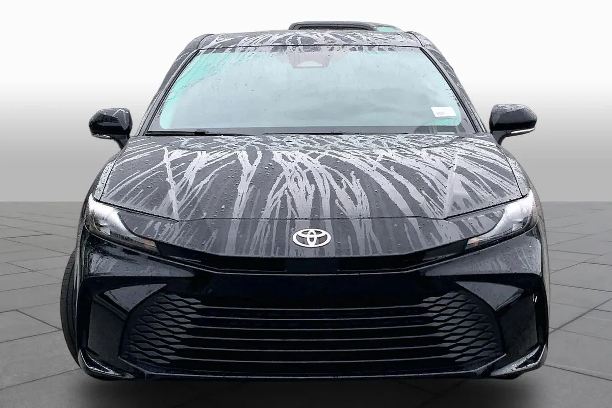 2025 Toyota Camry LE thumbnail 4