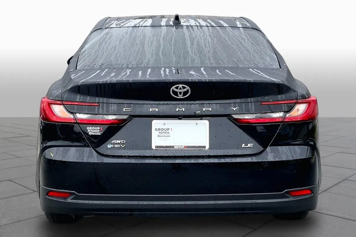 2025 Toyota Camry LE thumbnail 5