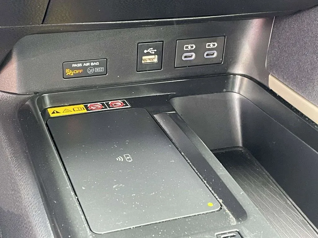 2025 Toyota Camry LE thumbnail 17