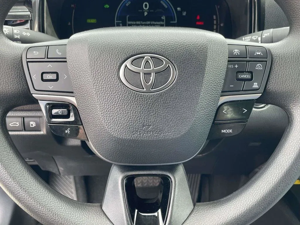 2025 Toyota Camry LE thumbnail 23