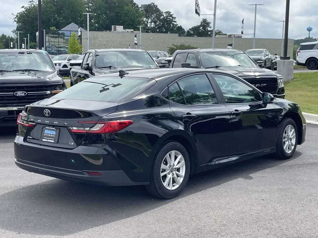 2025 Toyota Camry LE thumbnail 3