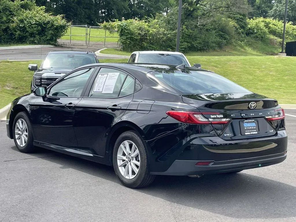 2025 Toyota Camry LE thumbnail 5