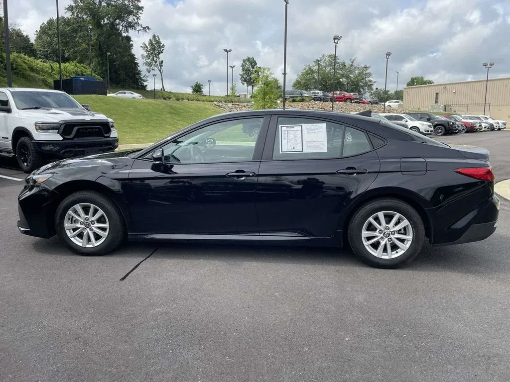 2025 Toyota Camry LE thumbnail 6