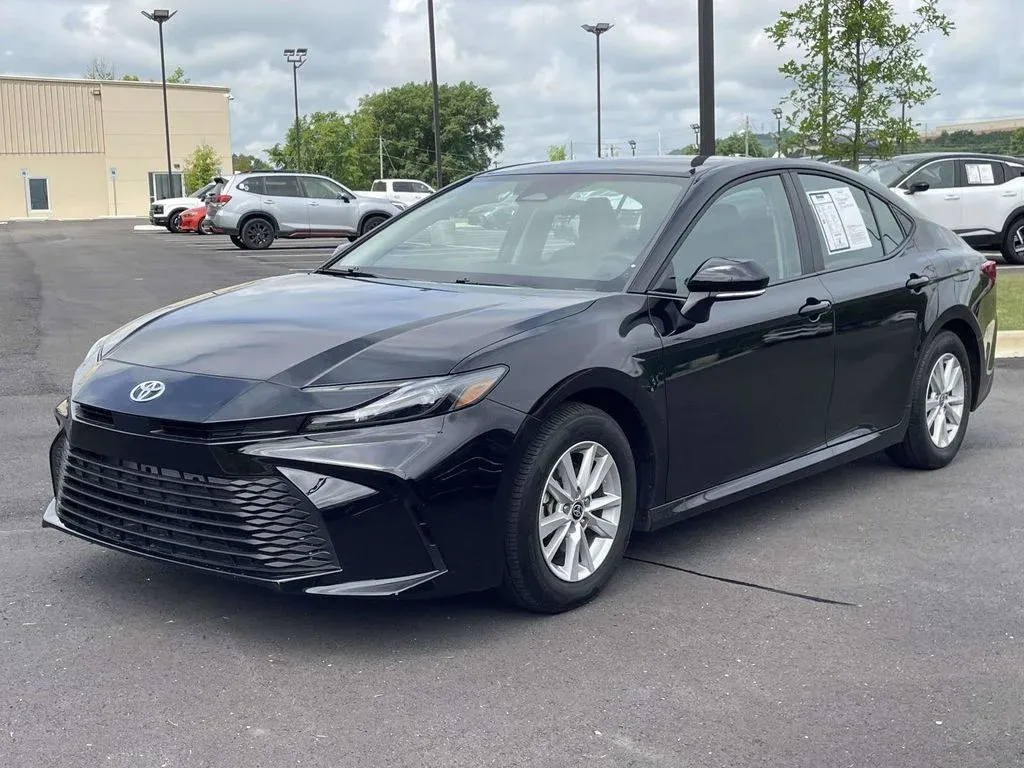 2025 Toyota Camry LE thumbnail 7