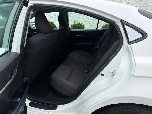 2025 Toyota Camry LE thumbnail 19