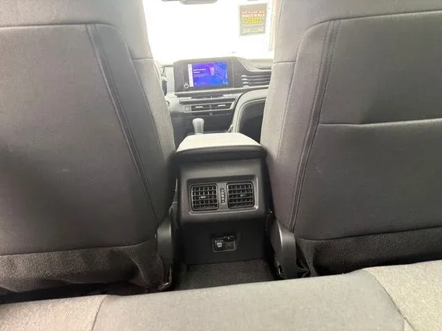 2025 Toyota Camry LE thumbnail 21