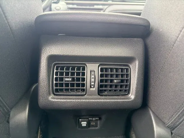 2025 Toyota Camry LE thumbnail 22