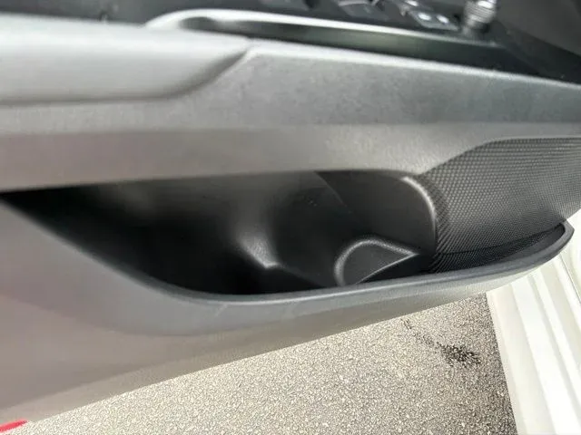 2025 Toyota Camry LE thumbnail 26