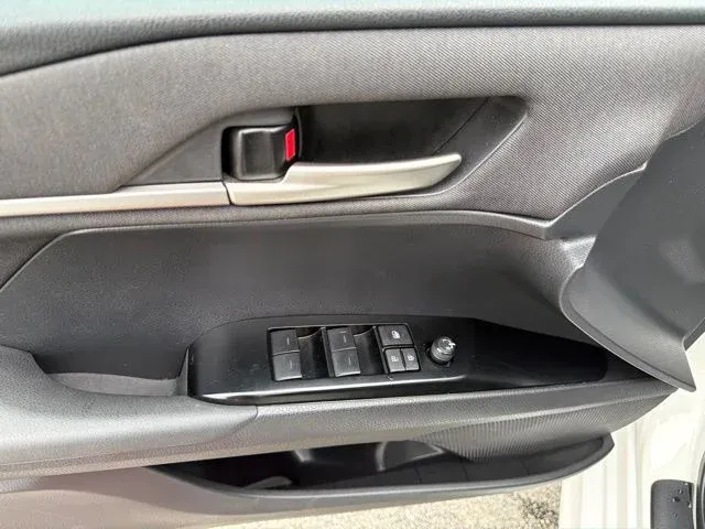 2025 Toyota Camry LE thumbnail 27