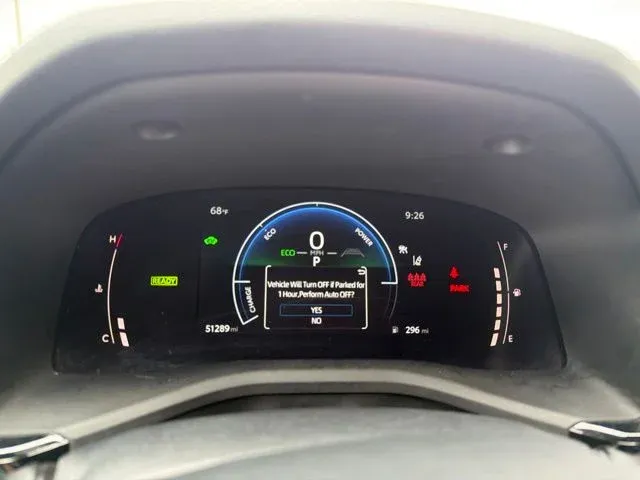 2025 Toyota Camry LE thumbnail 33
