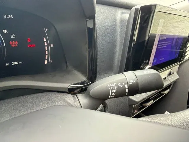 2025 Toyota Camry LE thumbnail 35