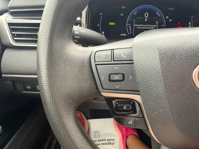 2025 Toyota Camry LE thumbnail 36