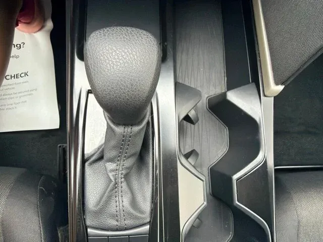 2025 Toyota Camry LE thumbnail 41