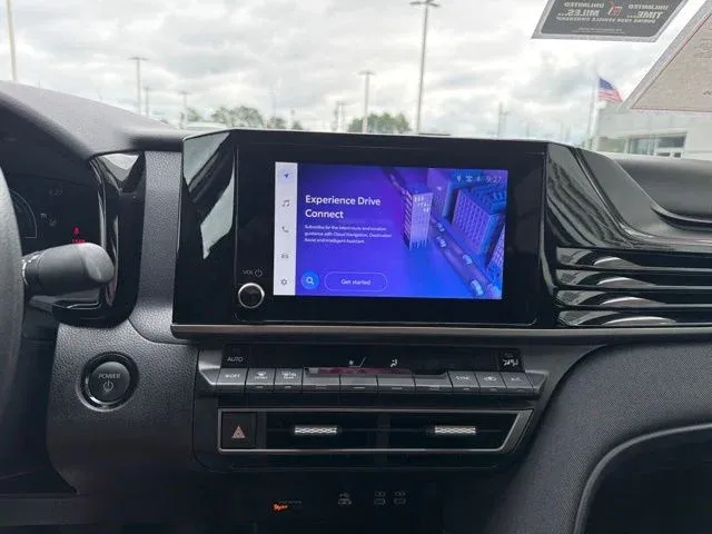 2025 Toyota Camry LE thumbnail 43