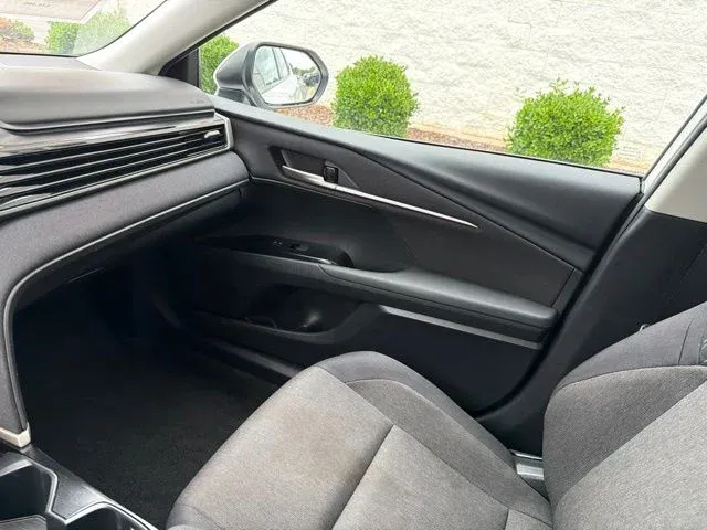 2025 Toyota Camry LE thumbnail 44