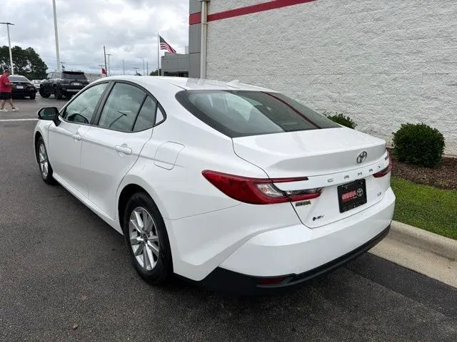 2025 Toyota Camry LE thumbnail 7