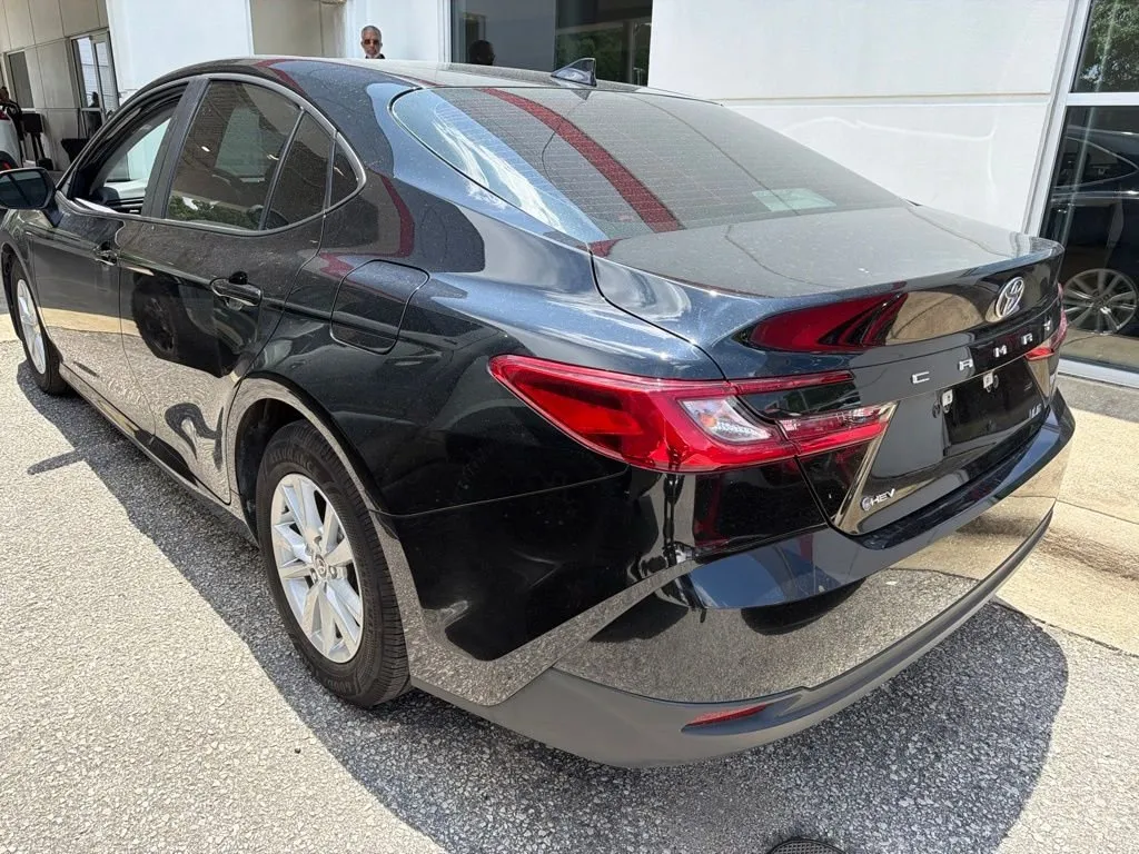 2025 Toyota Camry LE thumbnail 2