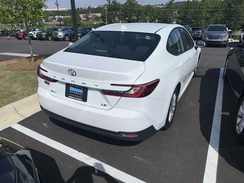 2025 Toyota Camry LE thumbnail 4