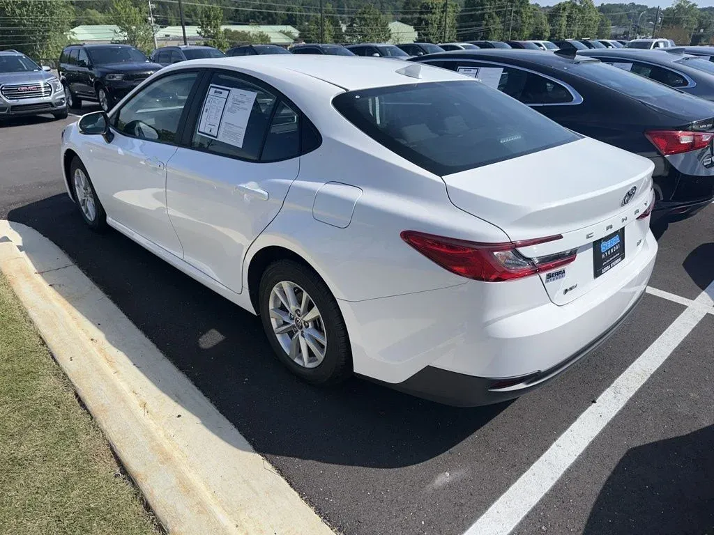 2025 Toyota Camry LE thumbnail 5