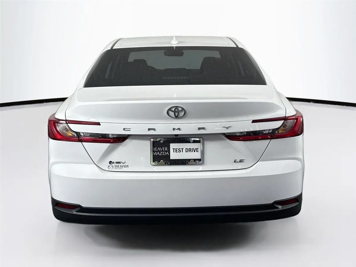 2025 Toyota Camry LE thumbnail 12