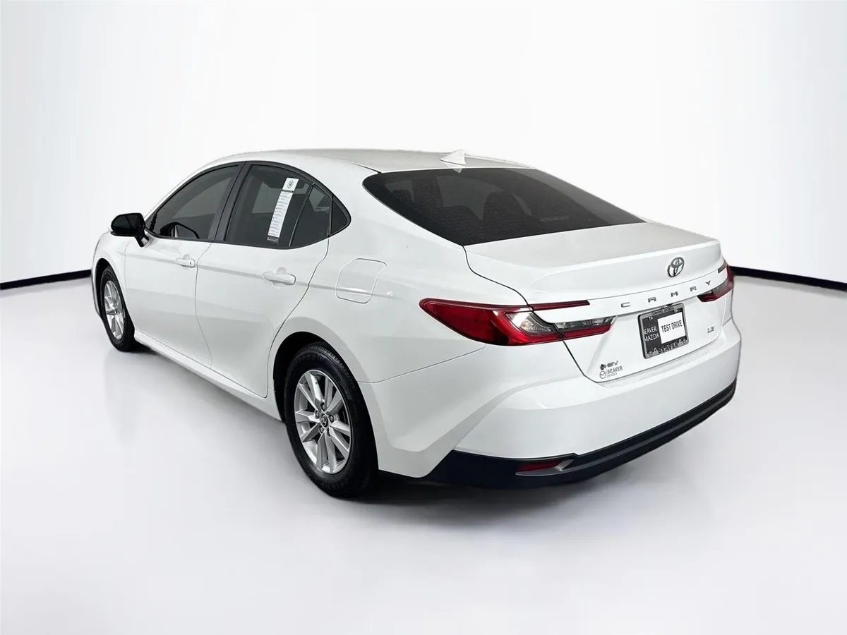 2025 Toyota Camry LE thumbnail 13