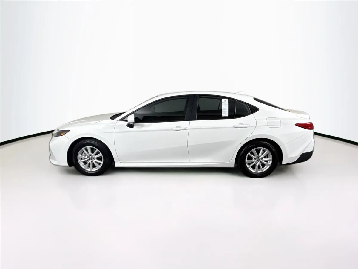2025 Toyota Camry LE thumbnail 14