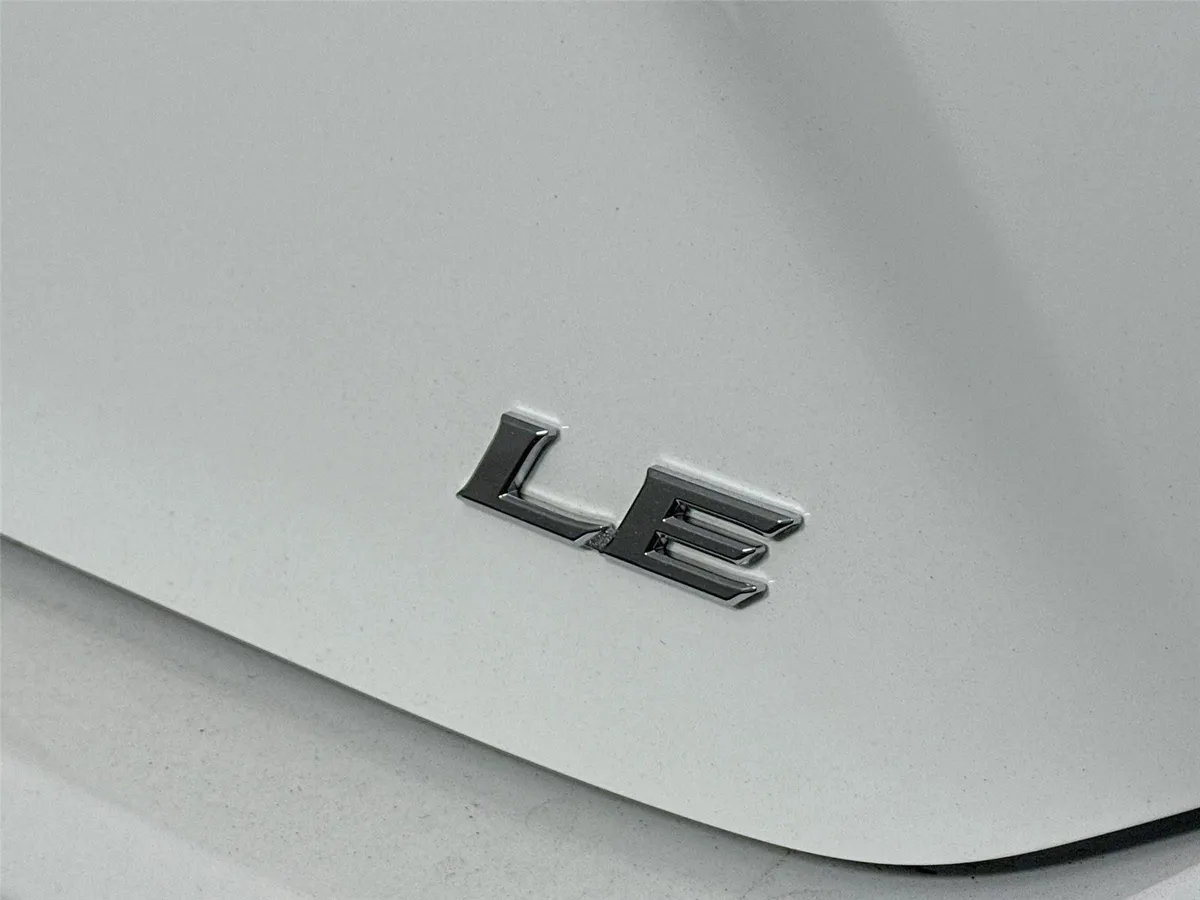 2025 Toyota Camry LE thumbnail 15