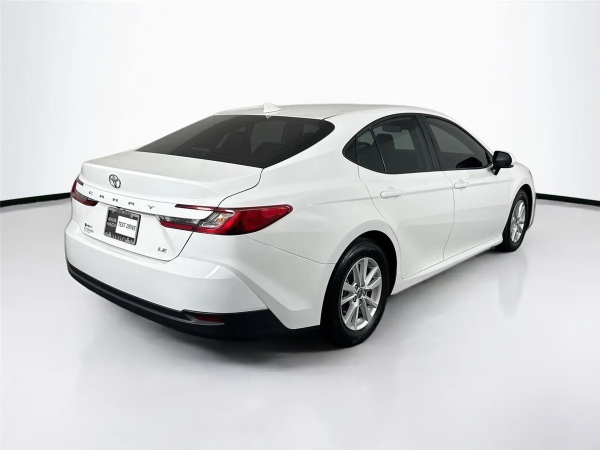 2025 Toyota Camry LE thumbnail 2