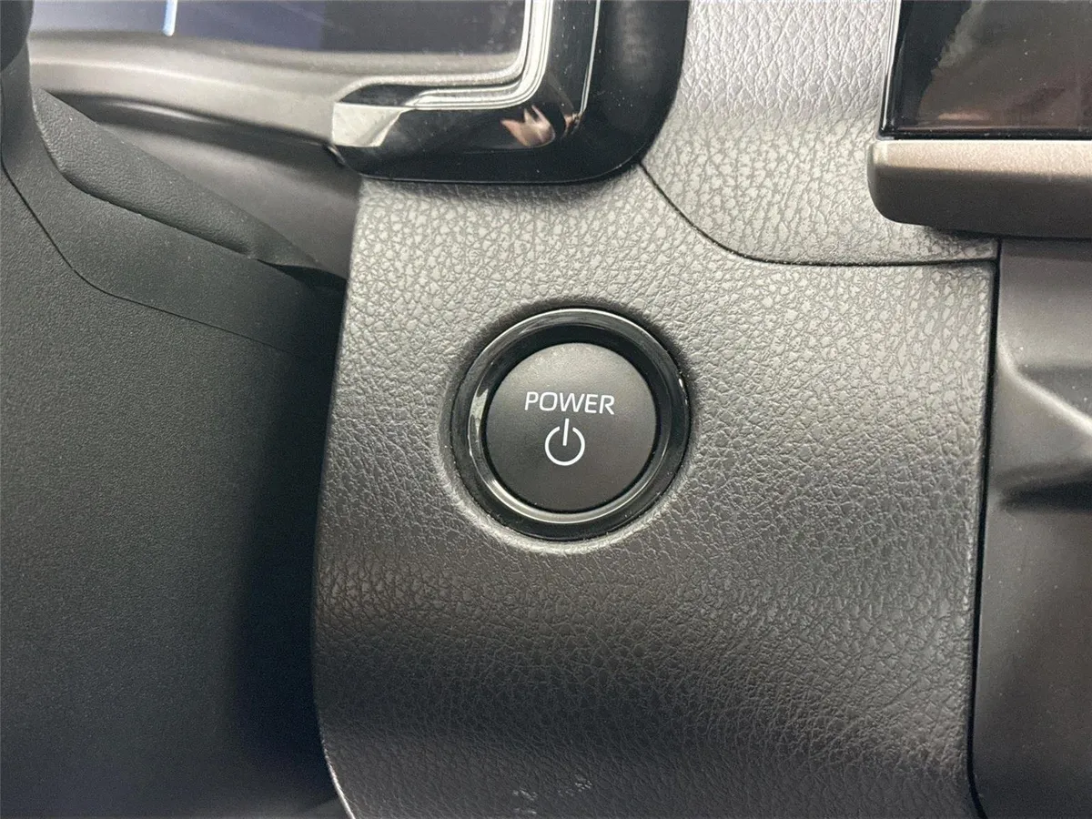 2025 Toyota Camry LE thumbnail 21