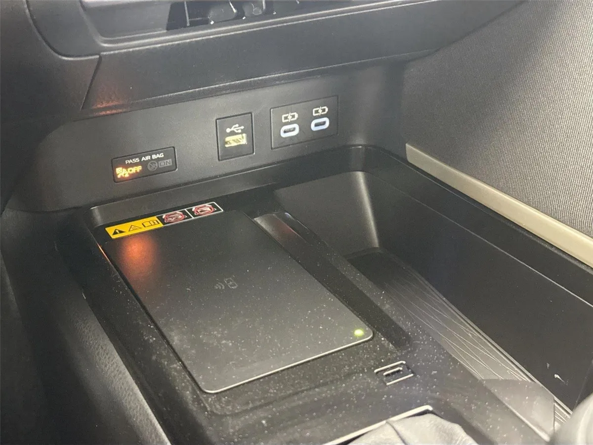 2025 Toyota Camry LE thumbnail 26