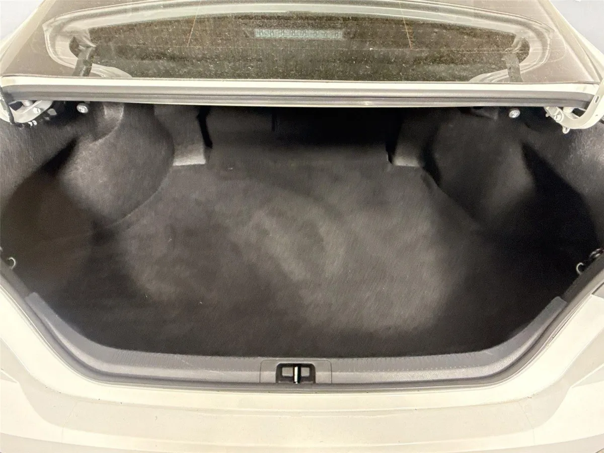 2025 Toyota Camry LE thumbnail 37