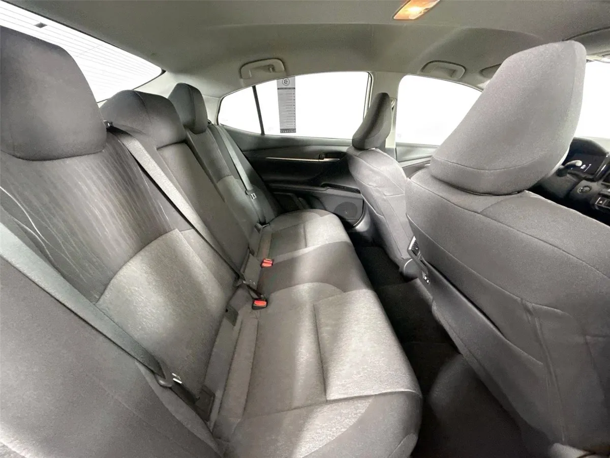 2025 Toyota Camry LE thumbnail 40