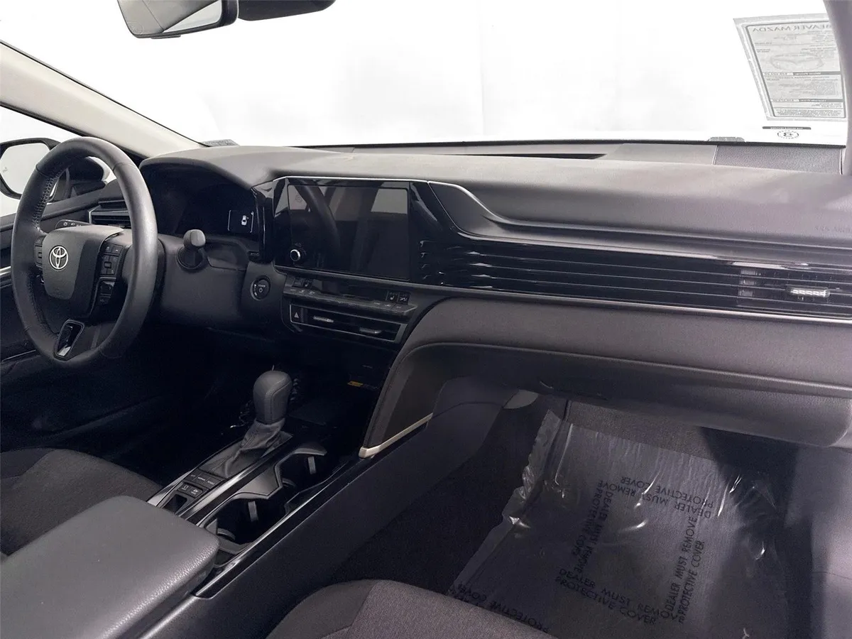 2025 Toyota Camry LE thumbnail 42