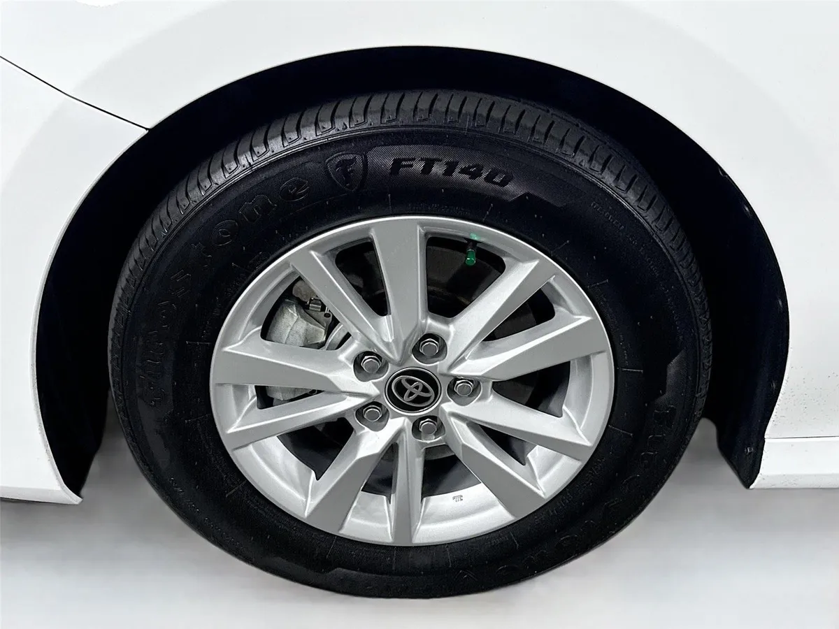 2025 Toyota Camry LE thumbnail 44