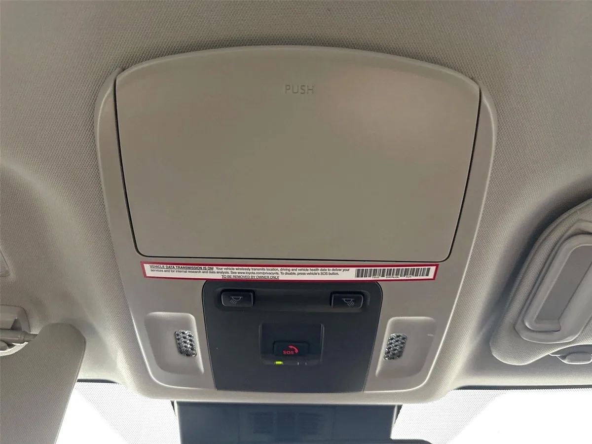 2025 Toyota Camry LE thumbnail 6